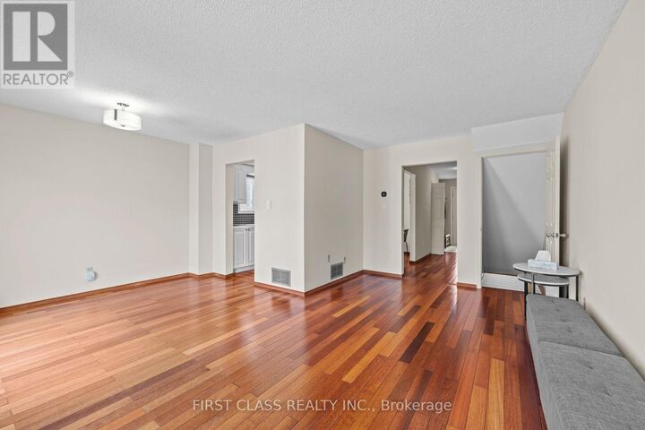 Property Photo:  4213 Beacon Lane  ON L5C 3V8 