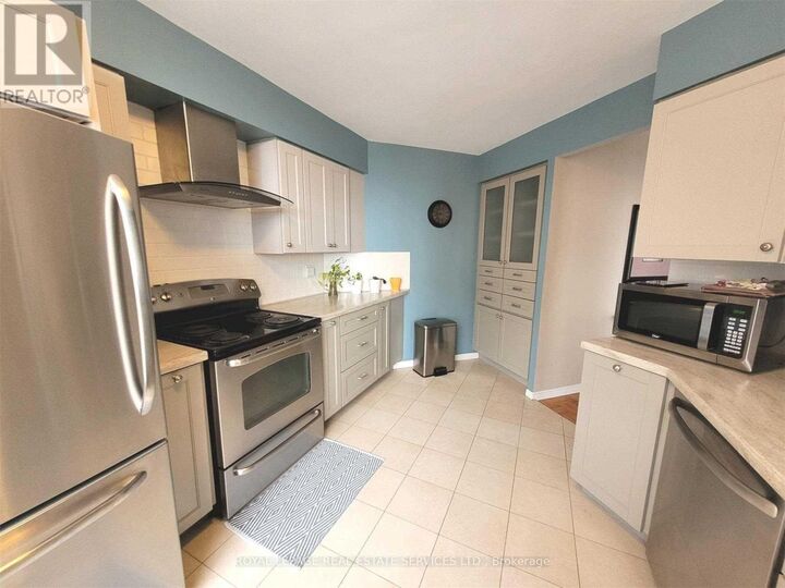 Property Photo:  11 Thorncliffe Pk Drive 607  ON M4H 1P3 