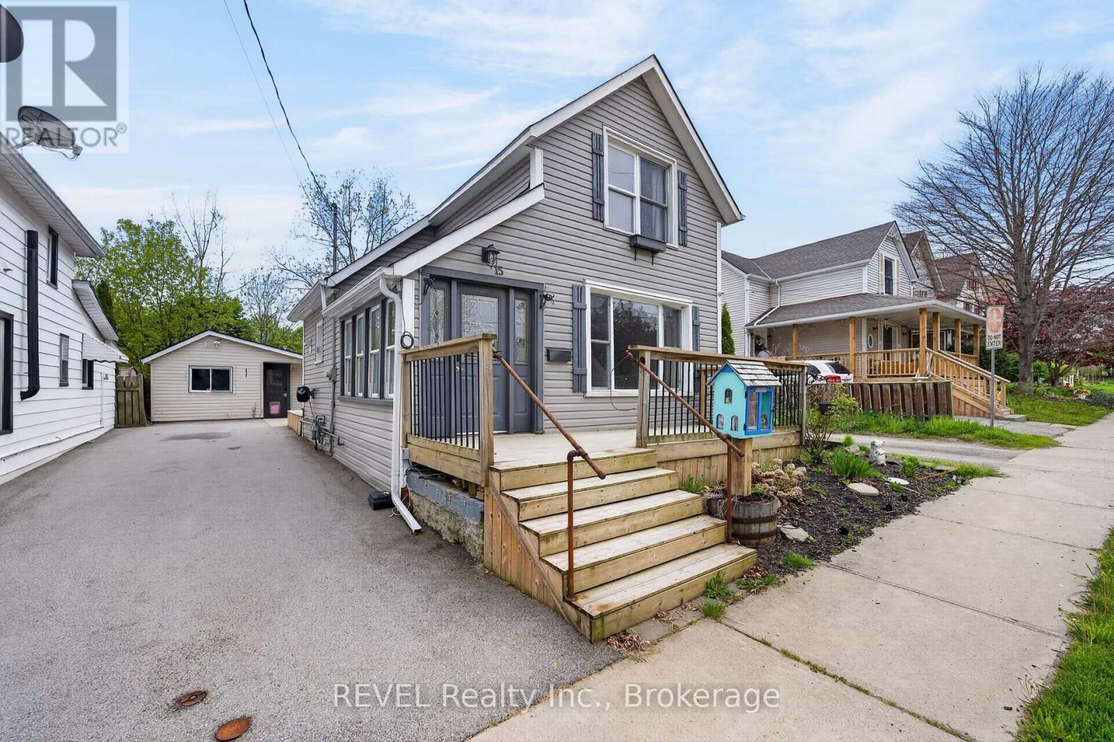 Property Photo:  15 Phipps Street  ON L2A 2V1 