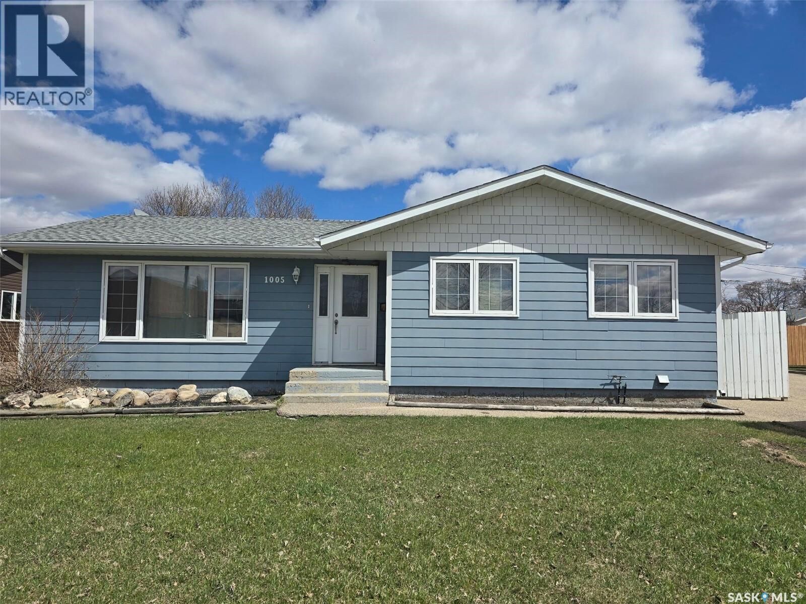 Property Photo:  1005 Anderson Street  SK S0G 2B0 
