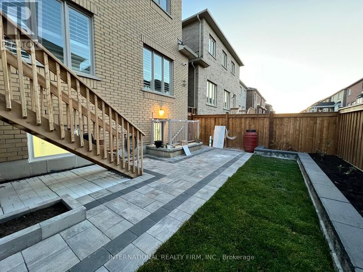Property Photo:  216 Wesmina Avenue  ON L4A 5A2 