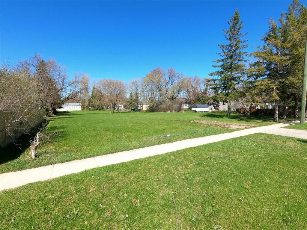Property Photo:  515 First Street North  MB R0E 0C0 