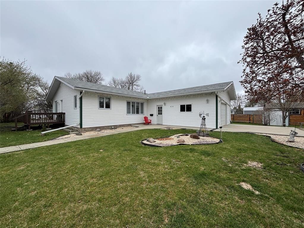 Property Photo: 414 Finlay Street West MB R0K 1G0