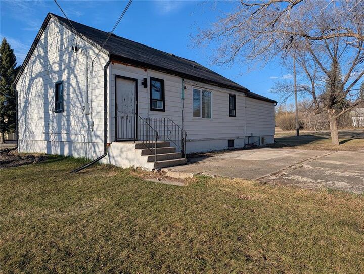 Property Photo: 210 Third Avenue MB R0K 1W0