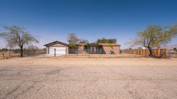 Property Photo: 2327 Brentwood Avenue CA 92274