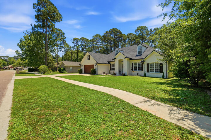 Property Photo: 189 Red Maple Way FL 32578
