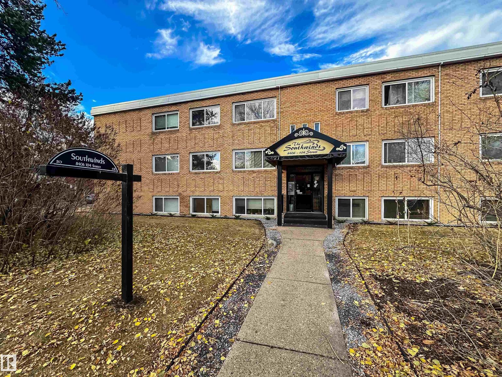 Property Photo:  8406 104 Street NW 3  AB T6E 4G2 