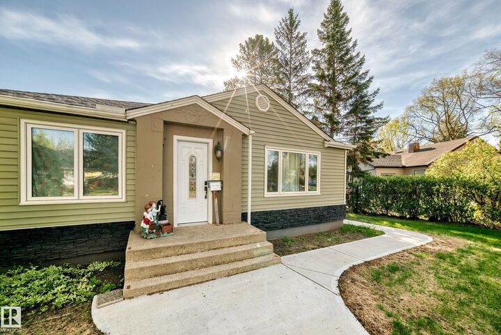 Property Photo:  11303 60 Street NW  AB T5W 3Z2 