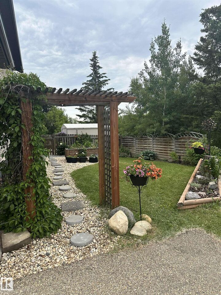 Property Photo:  501 Lakeside Drive  AB T7Z 2V5 
