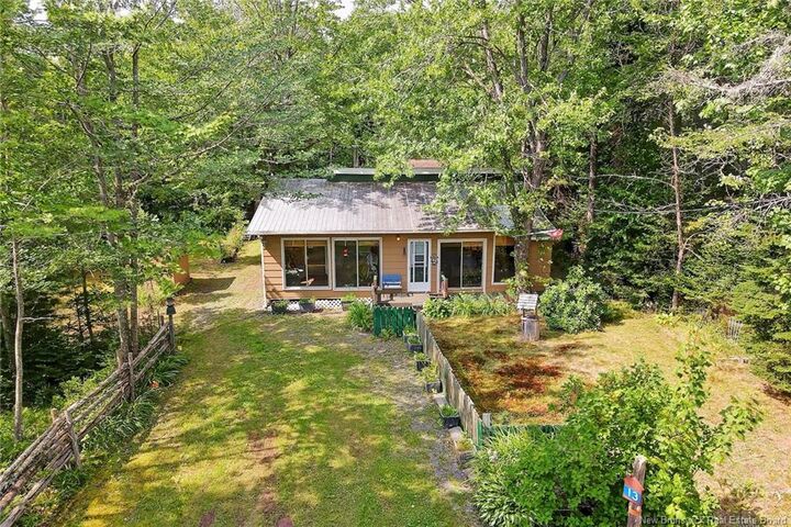 13 Mills Crescent — photo 1