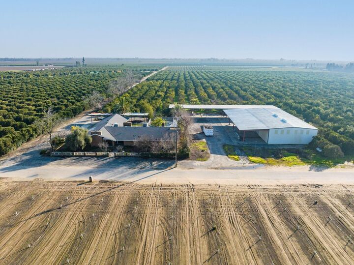 Property Photo:  14721 E Tulare Avenue  CA 93657 