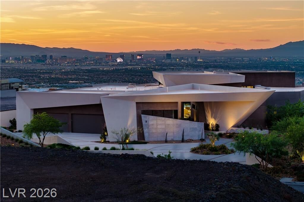 Property Photo: 8 Chisel Crest Court NV 89012
