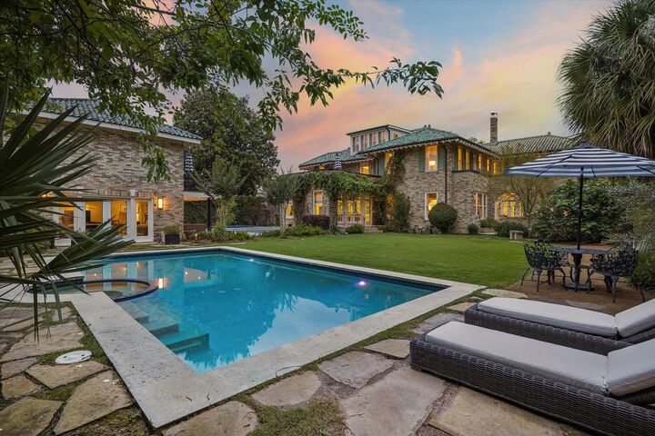 Property Photo:  15 Courtlandt Place  TX 77006 