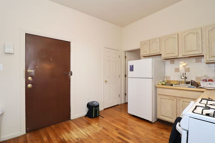 Property Photo:  359 2nd St 4E  NJ 07030 
