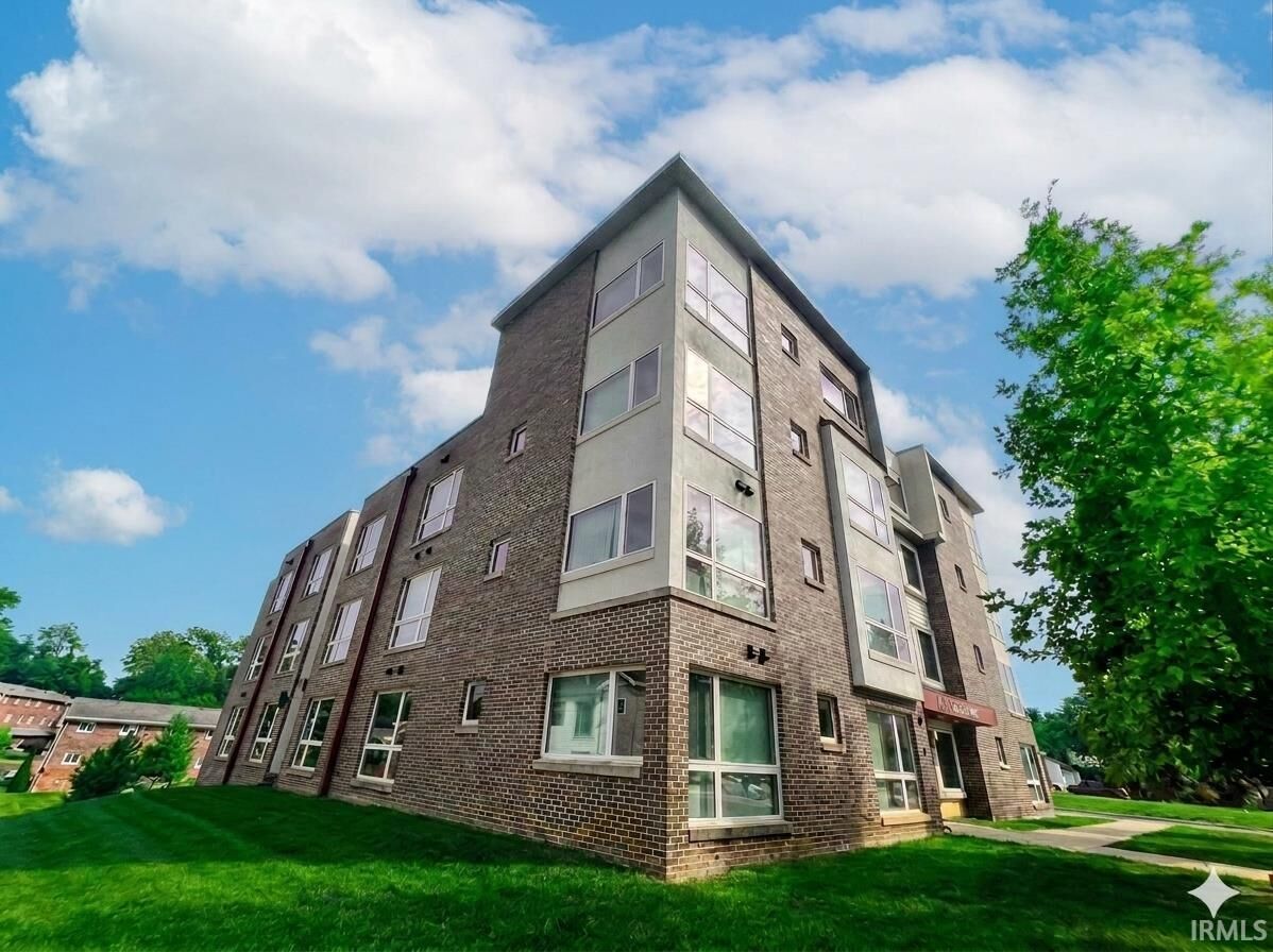Property Photo: 604 N Smith Road IN 47408-2766