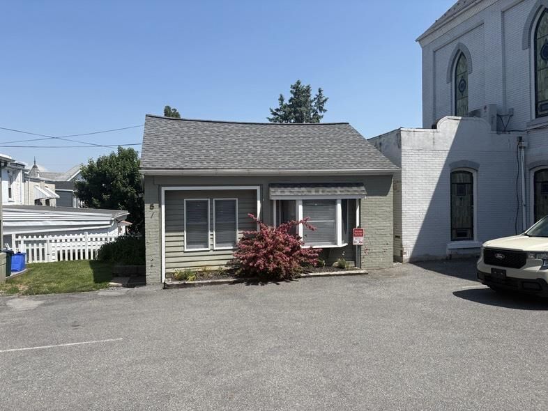 Property Photo:  5 E North Street  PA 18018 