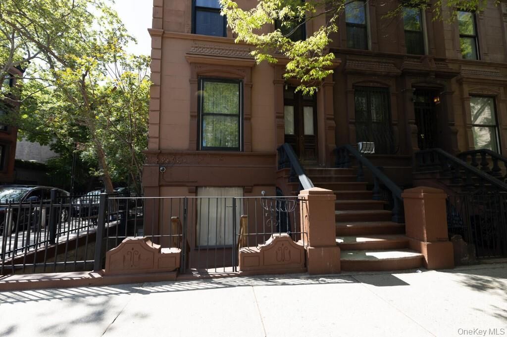 Property Photo:  529 Manhattan Avenue  NY 10027 