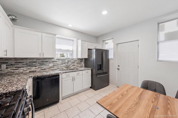 Property Photo:  