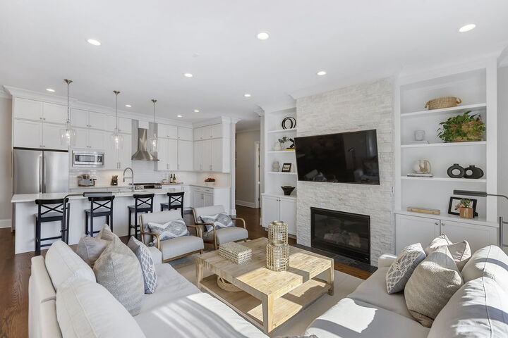 Property Photo: 4802 N Bell Avenue 201 IL 60625
