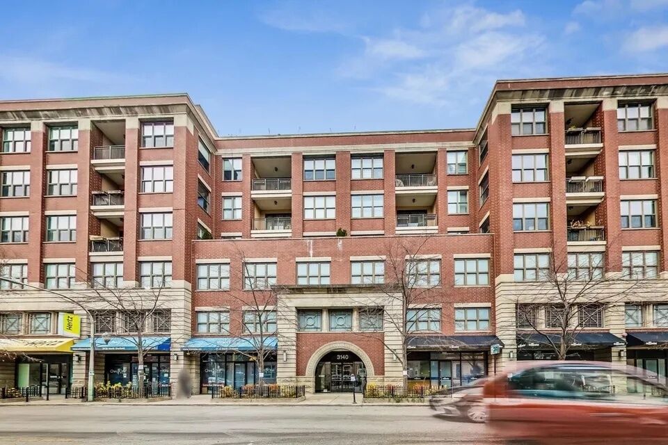 Property Photo:  3140 N Sheffield Avenue 709  IL 60657 