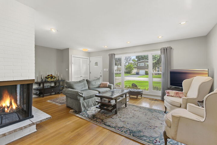 Property Photo: 816 Holmes Avenue IL 60015