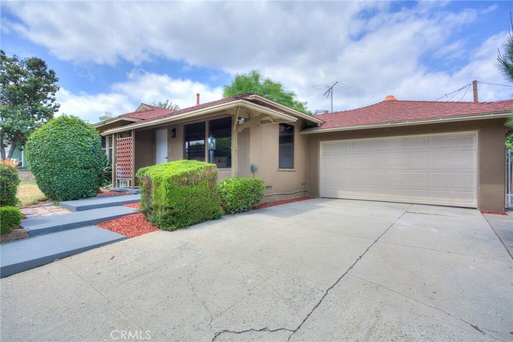 Property Photo:  339 E Alder Street  CA 92821 