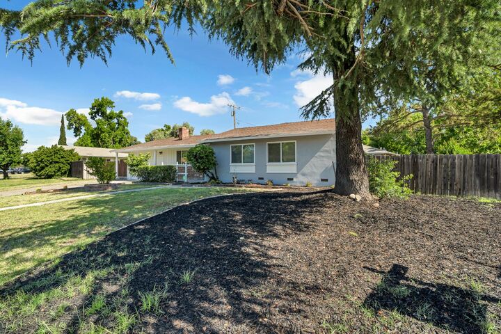 Property Photo:  204 Duncan Avenue  CA 95207 