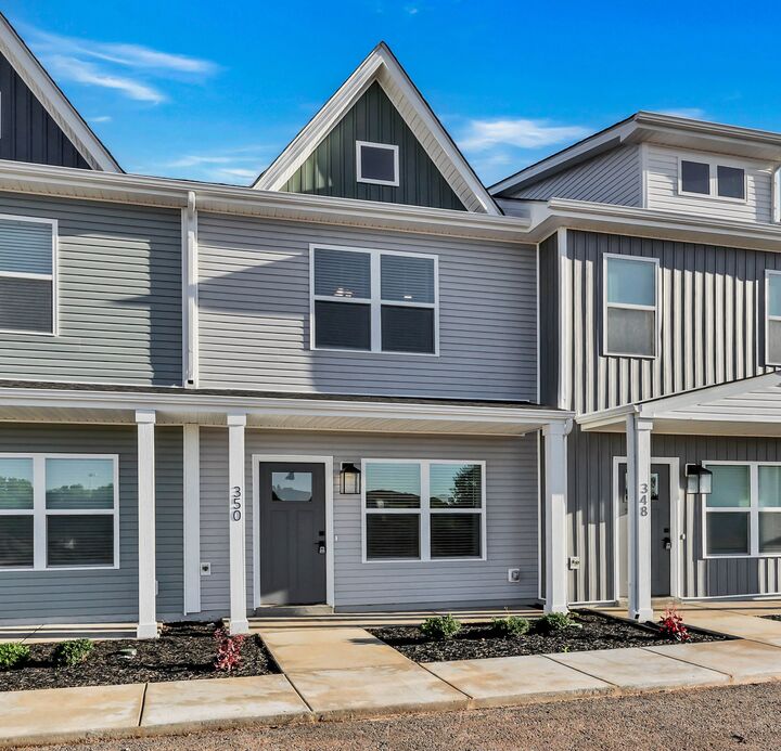 Property Photo:  350 Front Ridge Cir  TN 37040 