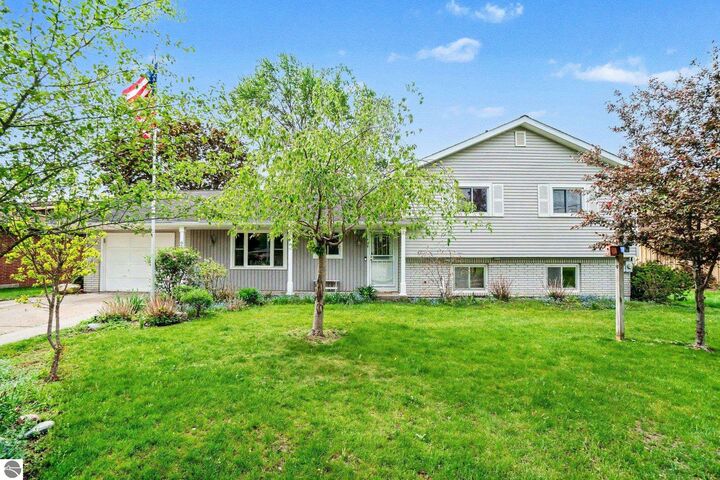 Property Photo:  937 Riverview Drive  MI 48801 