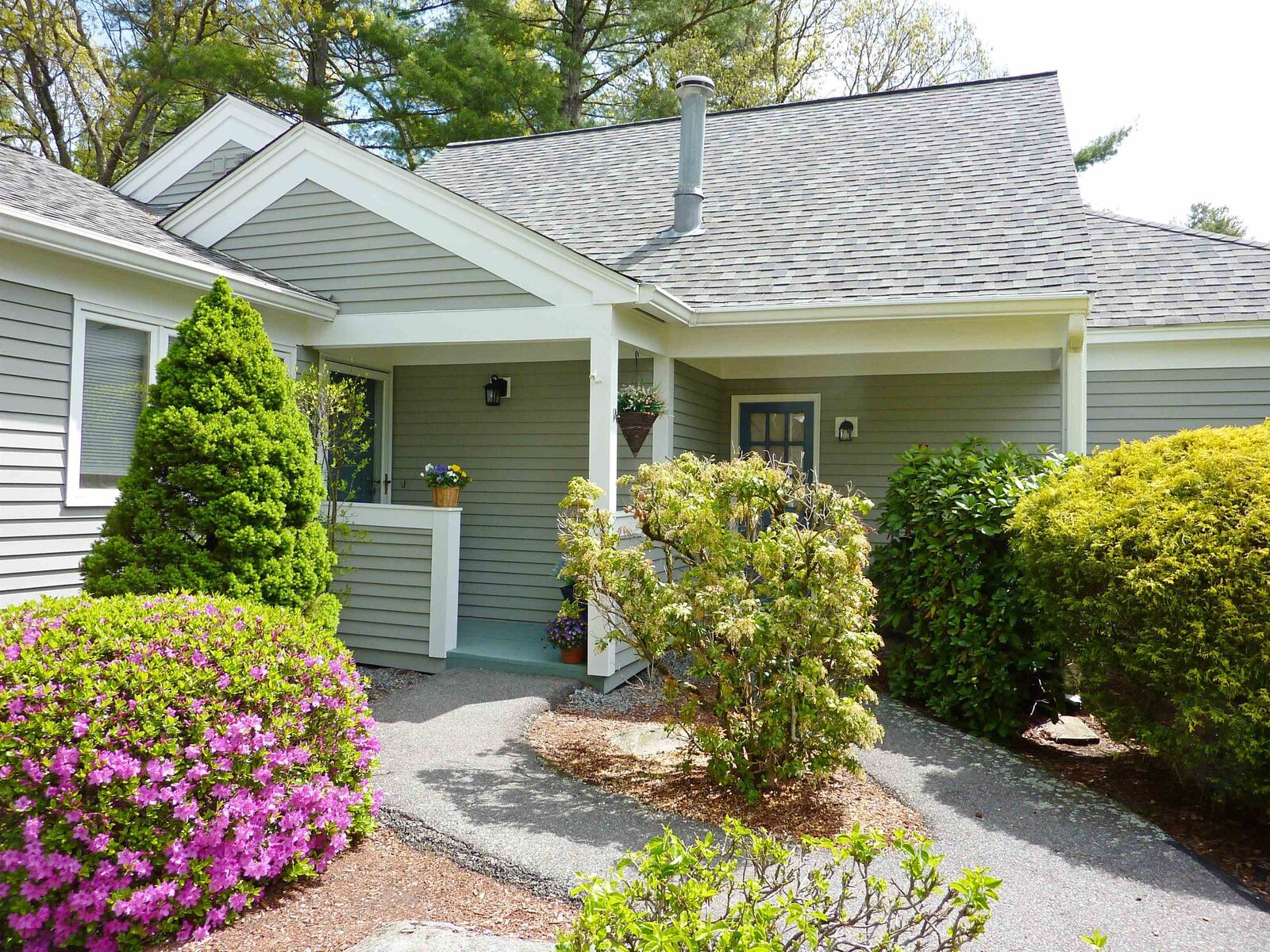 Property Photo:  14 Dogwood Drive  NH 03062 