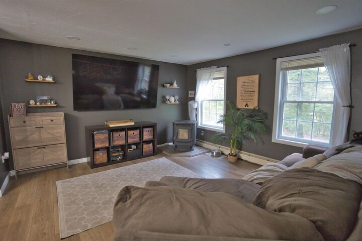 Property Photo:  6 Friar Tuck Road  NH 03224 