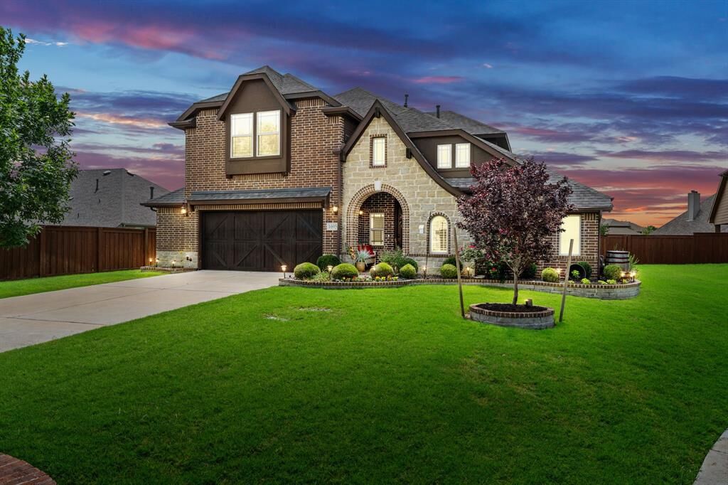 Property Photo: 1695 Ivybridge Way TX 75126