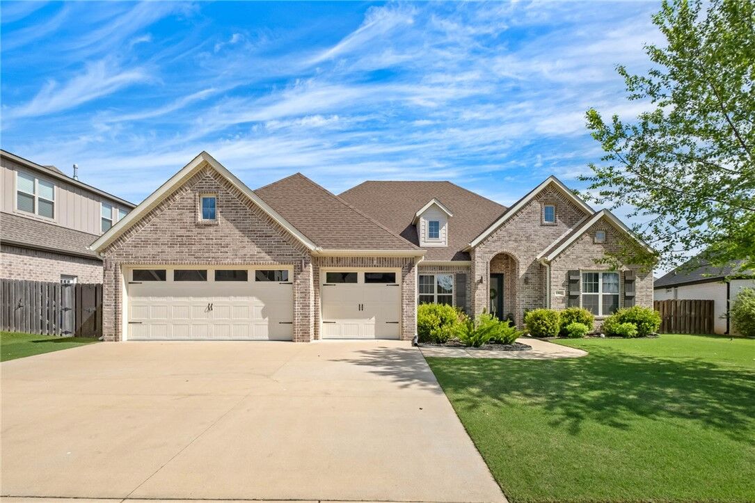 Property Photo:  1502 Ridgewood Avenue  AR 72745 