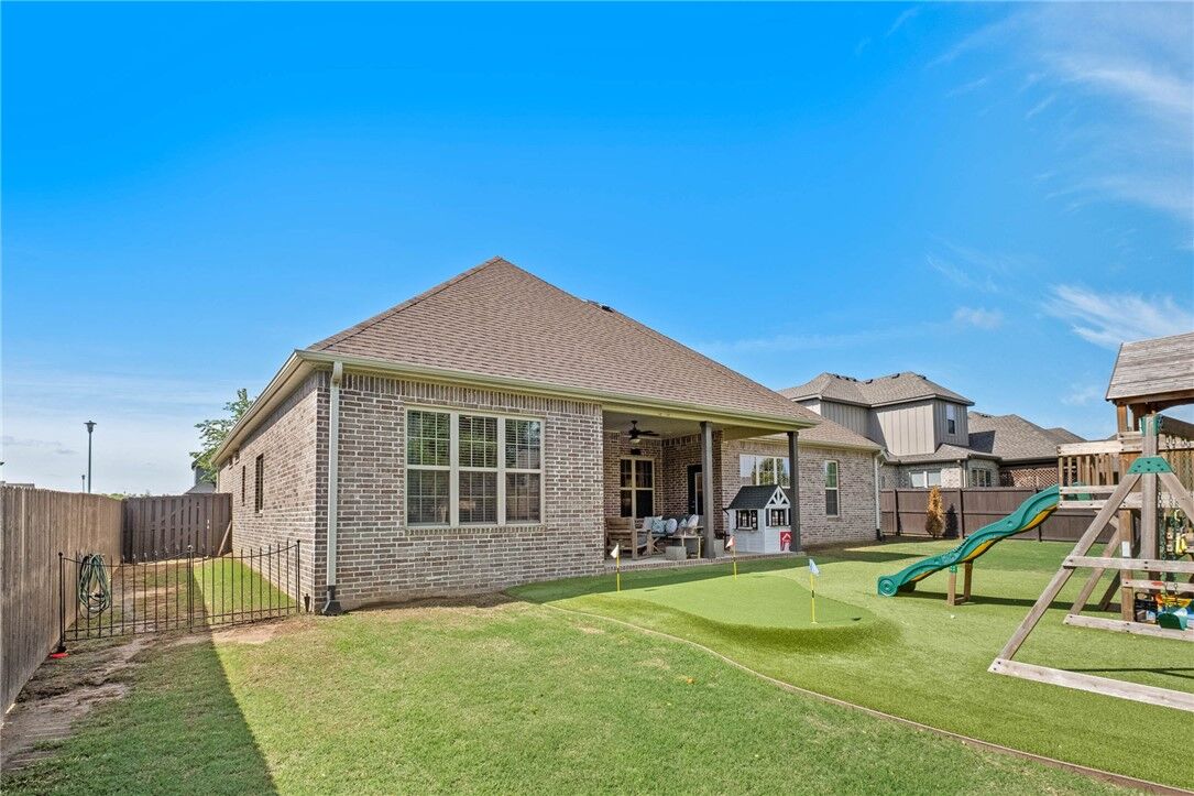 Property Photo:  1502 Ridgewood Avenue  AR 72745 