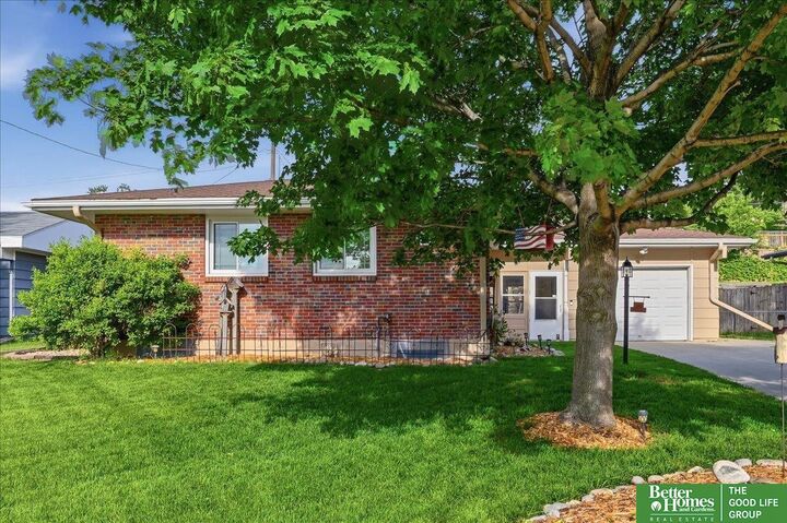 Property Photo:  5207 N 85 Street  NE 68134 