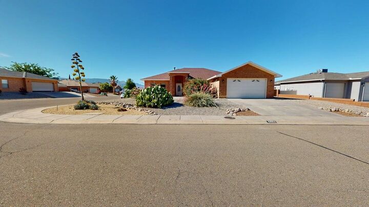 Property Photo:  370 Brentwood Dr  NM 88310 