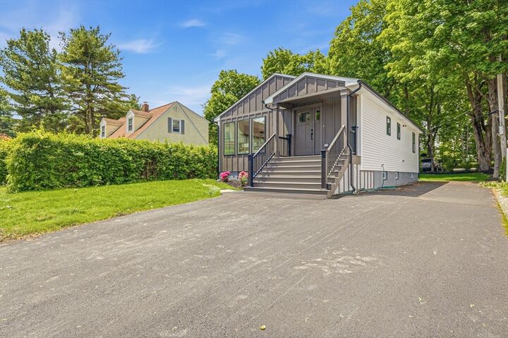 Property Photo:  10 Ashwood Street  MA 01604 