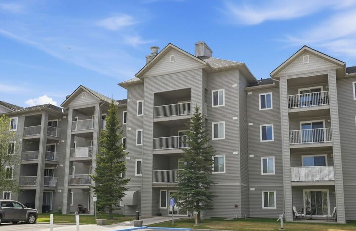 Property Photo:  604 8 Street SW 2305  AB T4B 2W4 
