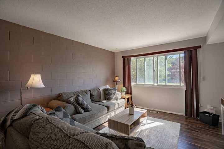 Property Photo: 8808 96 Street 5 AB T8S 1G6