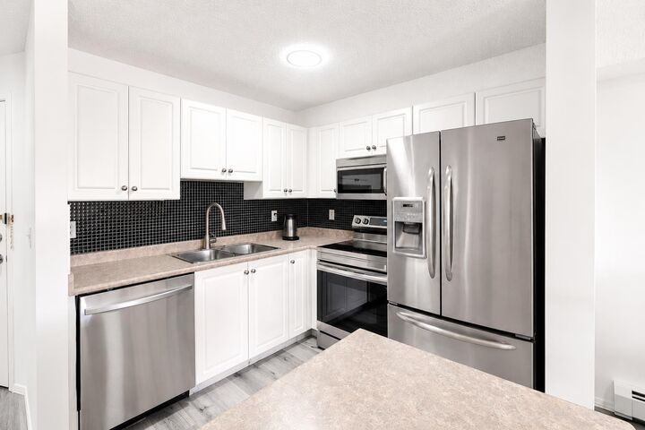 Property Photo:  3000 Citadel Meadow Point NW 207  AB T3G 5N5 