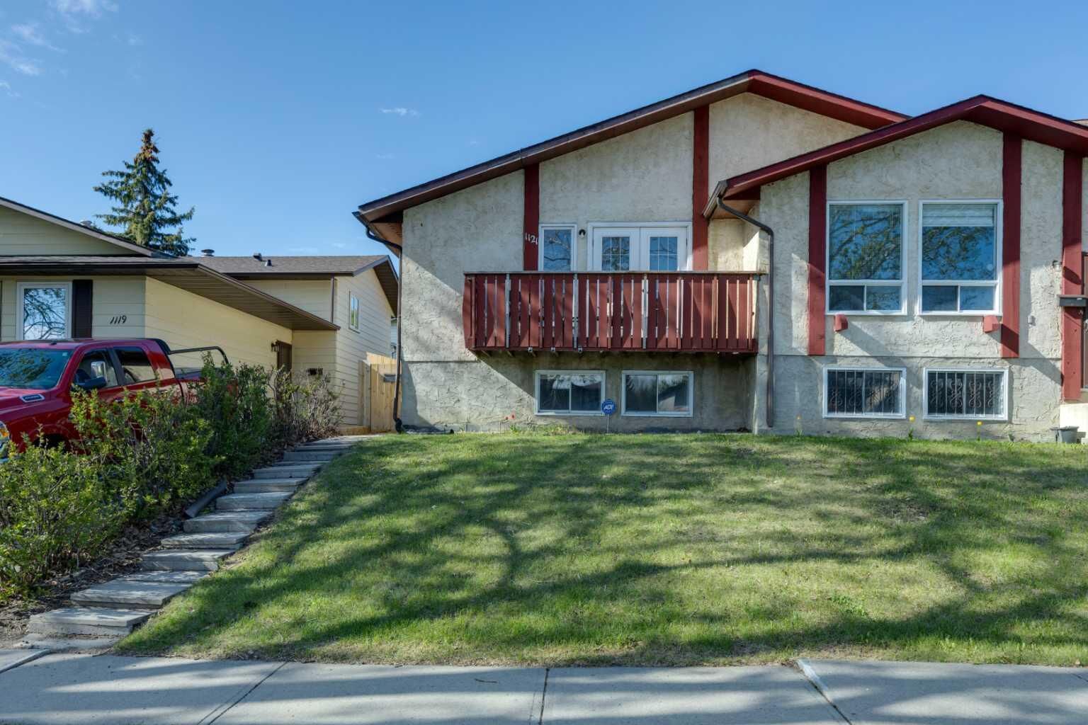 Property Photo:  1121 Berkley Drive NW  AB T3K 1S6 