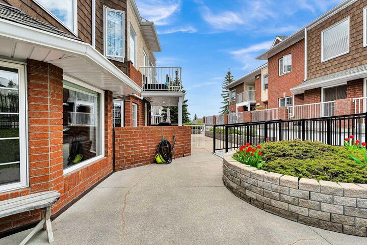 Property Photo:  3206 Sienna Park Green SW 3206  AB T3G 3N7 
