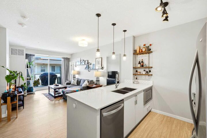 Property Photo:  122 Mahogany Centre SE 618  AB T3M 2Y1 