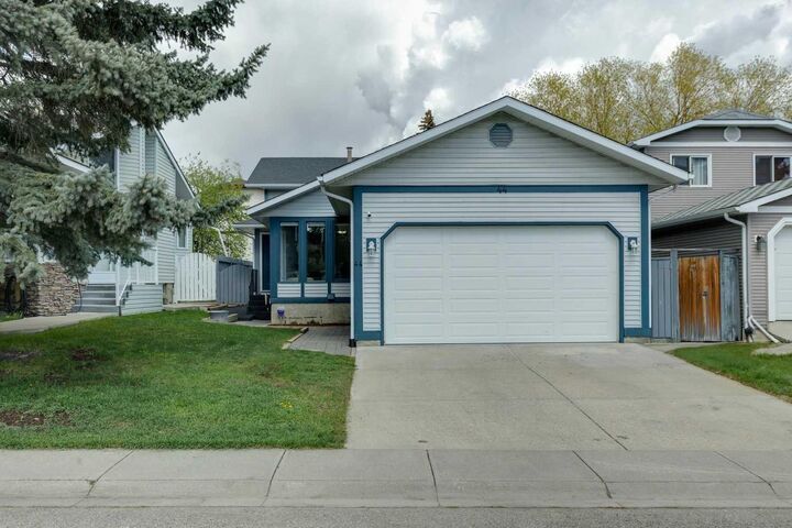 Property Photo: 44 Scenic Cove Circle NW AB T3L 1N1