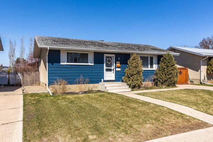Property Photo:  116 19 Street NE  AB T1C 1B1 