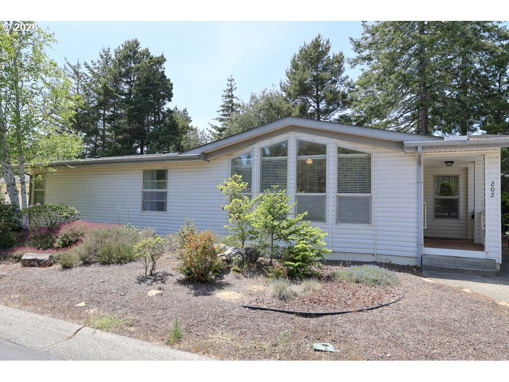Property Photo:  202 Munsel Creek Loop  OR 97439 