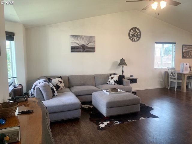 Property Photo: 1048 Kees St OR 97355