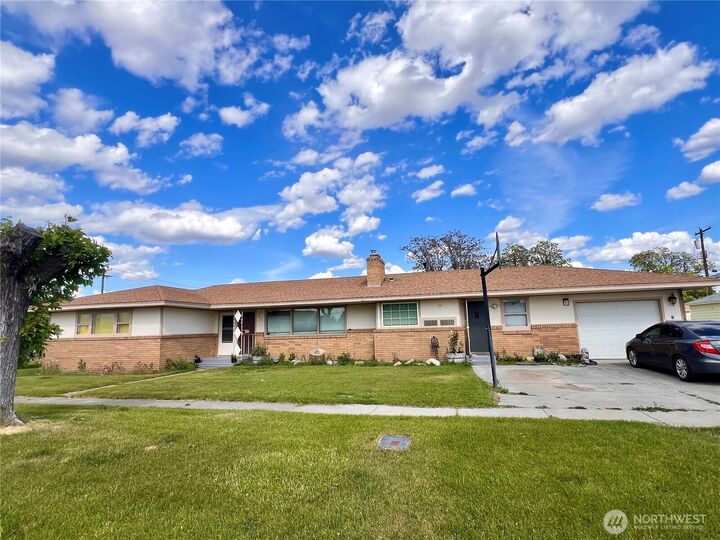 Property Photo: 426 S Almira Avenue WA 99326