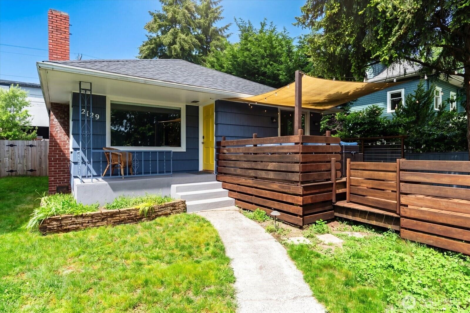 Property Photo:  2129  42nd Avenue SW  WA 98116 