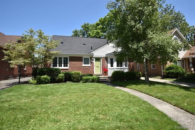 Property Photo: 2453 Windemere Road MI 48009